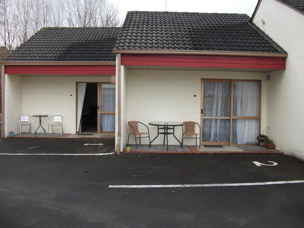 Kelly'S Riverside Motel Taumarunui Exterior photo